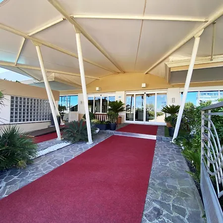 Hotel Benini فندق 4*