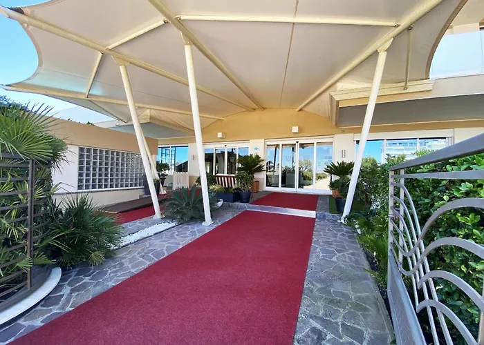 Hotel Benini فندق 4*