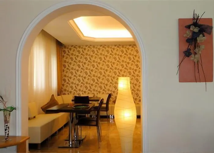 Hotel Benini فندق