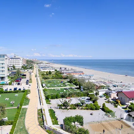 Hotel Benini فندق 4*